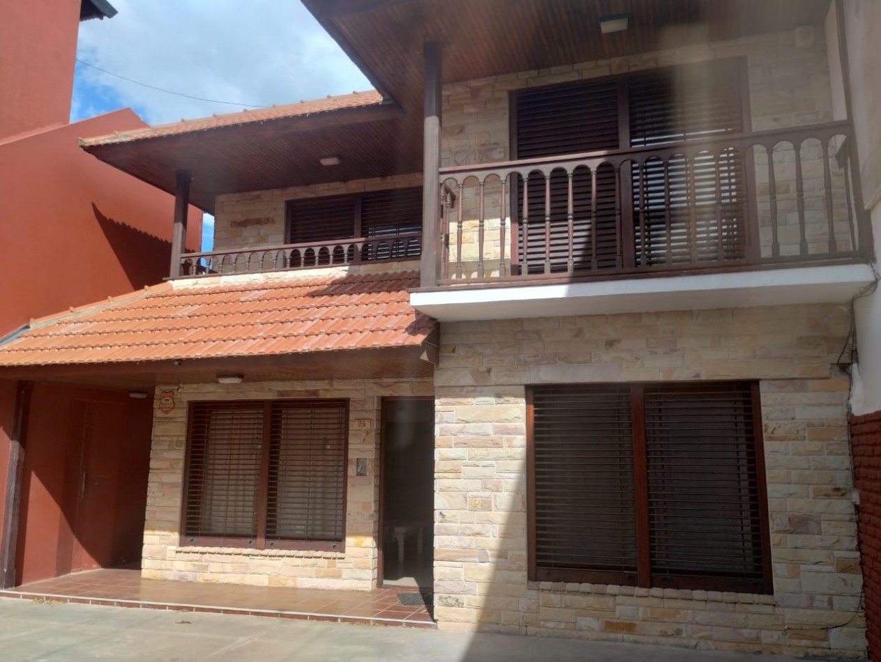 Excelente Chalet de 4 Ambientes - Miramar