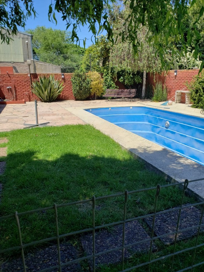 Excelente Chalet de 4 Ambientes - Miramar