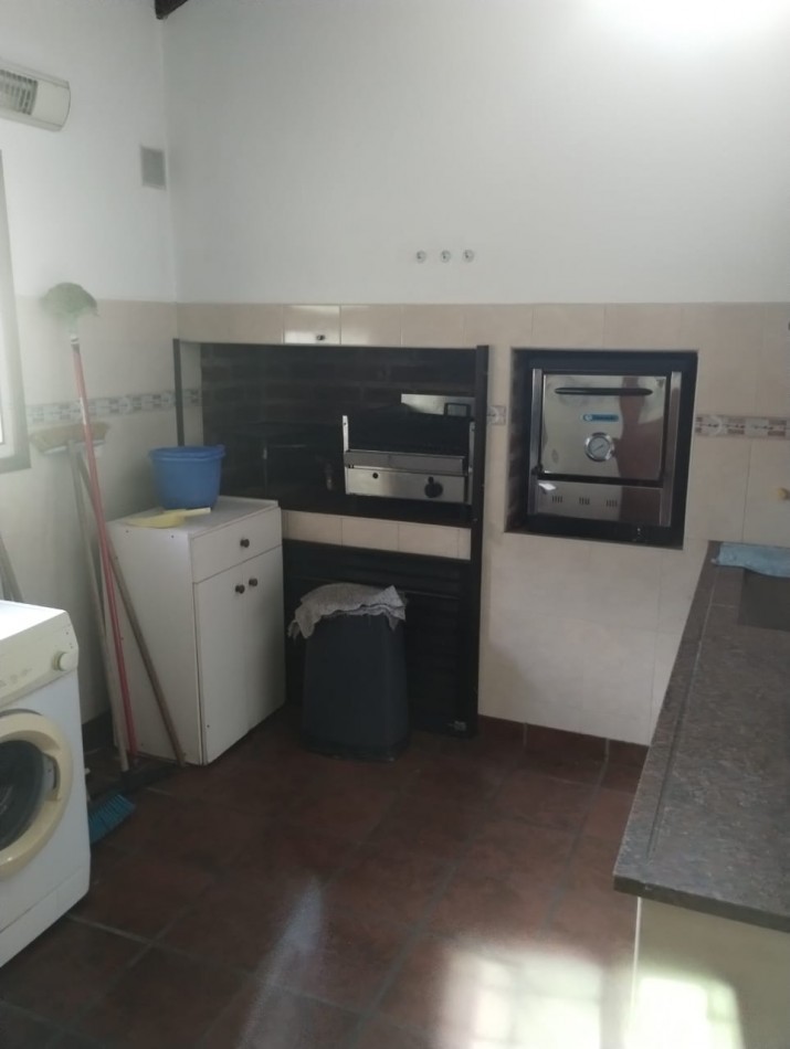 Excelente Chalet de 4 Ambientes - Miramar